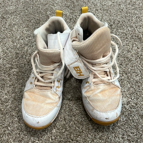 Pre-loved Under Armour Baseball Cleats -Size 5 - Picture 2 of 7